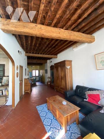 MAISON DE VILLAGE  avec cour - 2 LOGEMENTS - GARAGE