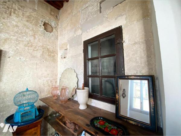 MAISON DE VILLAGE  avec cour - 2 LOGEMENTS - GARAGE