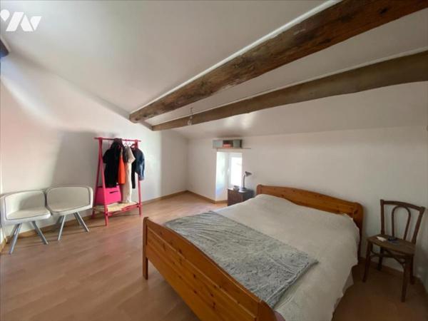 MAISON DE VILLAGE  avec cour - 2 LOGEMENTS - GARAGE