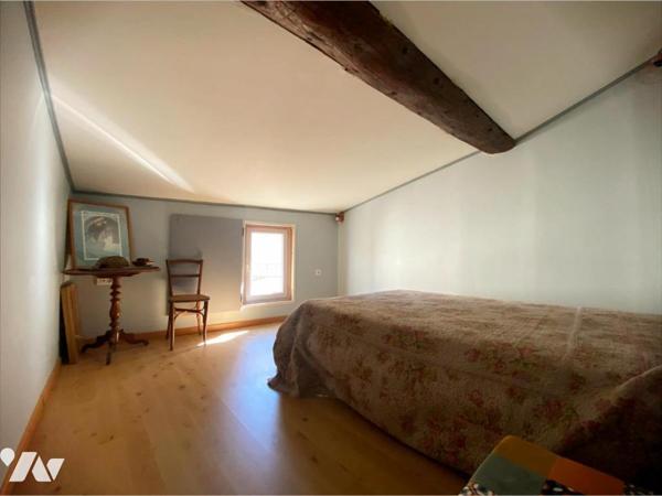 MAISON DE VILLAGE  avec cour - 2 LOGEMENTS - GARAGE