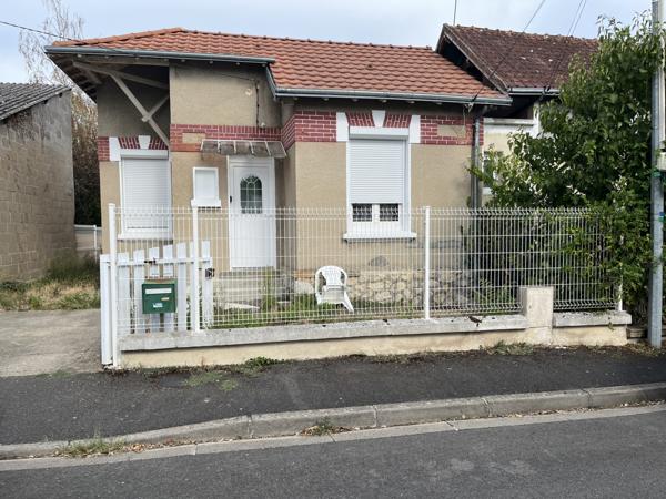 MAISON F2 EN TRÈS BON ÉTAT AVEC JARDIN PROCHE CENTRE-VILLE CHÂTELLERAULT Réf M.49