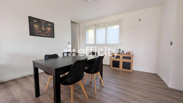 Maison
         4 pièces
        - 82 m² 310 000 € *