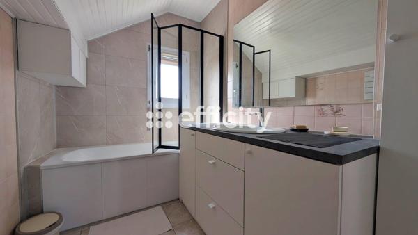 Maison
         4 pièces
        - 82 m² 310 000 € *
