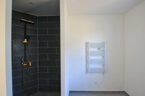 Jolie maison moderne de 129 m², 3 chambres, sur un terrain de 1300 m².