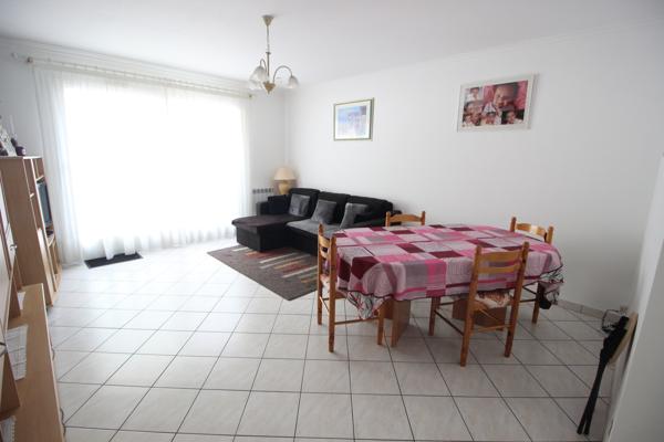 EXCLUSIVITÉ – Maison 3 pièces avec garage, parking et terrasse dans un quartier familial