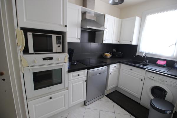 EXCLUSIVITÉ – Maison 3 pièces avec garage, parking et terrasse dans un quartier familial