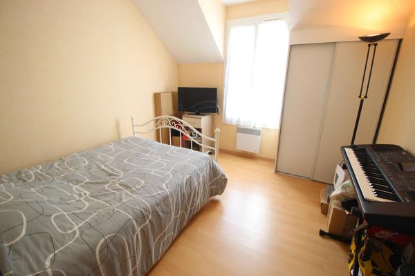 EXCLUSIVITÉ – Maison 3 pièces avec garage, parking et terrasse dans un quartier familial