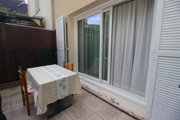 EXCLUSIVITÉ – Maison 3 pièces avec garage, parking et terrasse dans un quartier familial