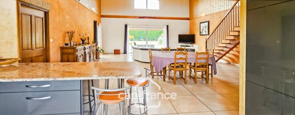 Maison de standing à Vernosc-lès-Annonay – Beaux volumes et parc arboré de plus de 3 000 m².