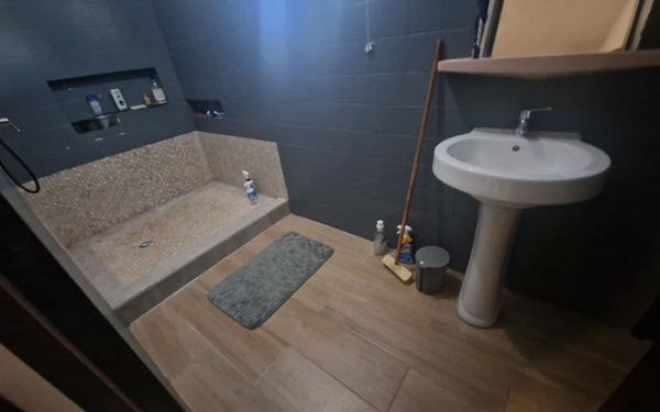 Immeuble à vendre    8 pièces •  Remire-Montjoly