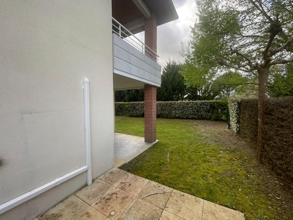 A vendre Appartement T3 rez-de-jardin Saint Perdon 2 chambres 2 places de parking climatisation piscine
