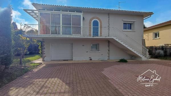 Maison de ville de 143 m² avec piscine, jardin arboré et grand garage — Angoulême