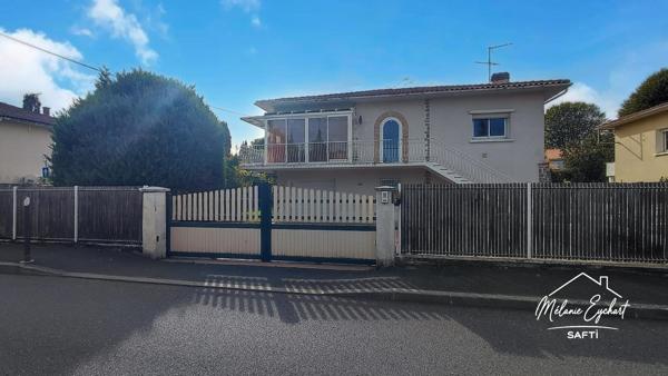 Maison de ville de 143 m² avec piscine, jardin arboré et grand garage — Angoulême