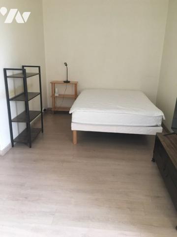 ISSY LES MOULINEAUX : studio  35,74 m2 avec loggia, cave et parking. Proche métro Colonel Fabien.