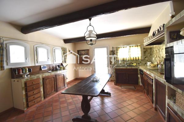 MAS PROVENÇALE AUTHENTIQUE D'ENVIRON 200m2 - 4 CHAMBRES SUR 7600m2 DE TERRAIN