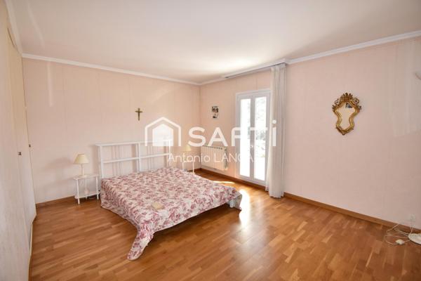 MAS PROVENÇALE AUTHENTIQUE D'ENVIRON 200m2 - 4 CHAMBRES SUR 7600m2 DE TERRAIN