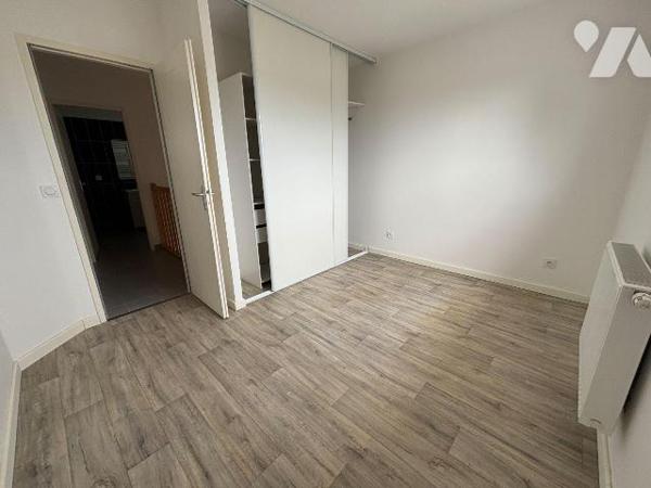A VENDRE, Gironde, proche Bordeaux, PAREMPUYRE, secteur calme proche du centre, sur un terrain ...