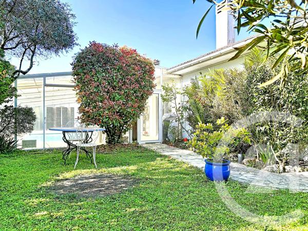 Maison à vendre  7 pièces - 145,80 m 2   GRADIGNAN  - 33