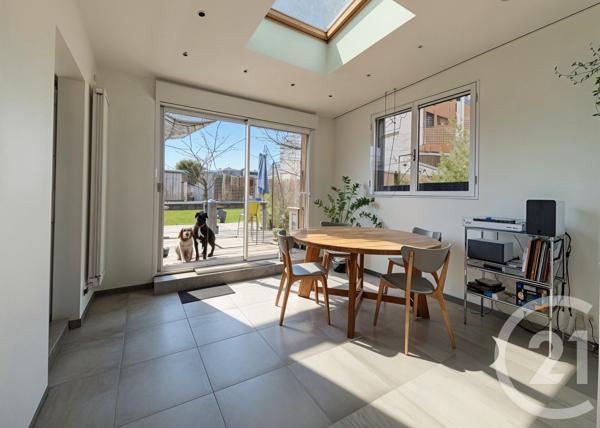 Maison à vendre  7 pièces - 145,80 m 2   GRADIGNAN  - 33