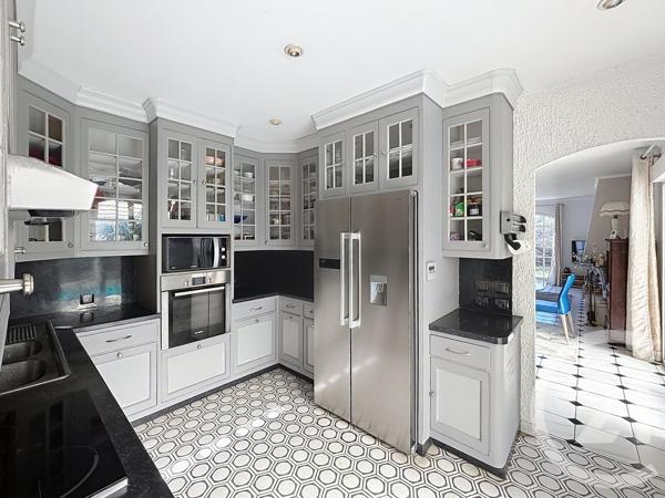 Maison à vendre  7 pièces - 145,80 m 2   GRADIGNAN  - 33