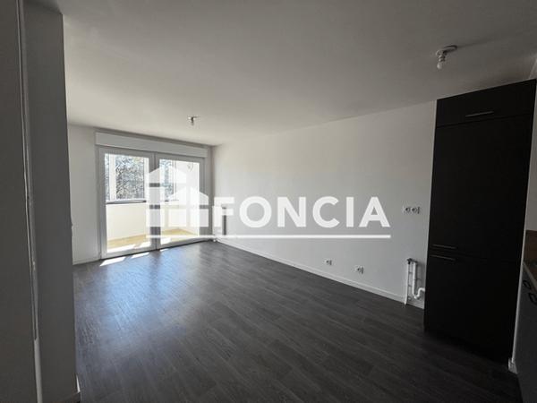 Location Appartement 2 pièces 37.73 m² - 15 AVENUE DE BORDEAUX Joue Les Tours 37300