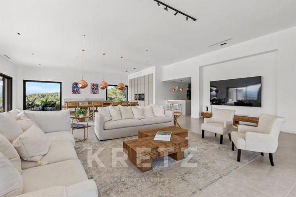 Propriété contemporaine domaine privé MOUGINS vue mer