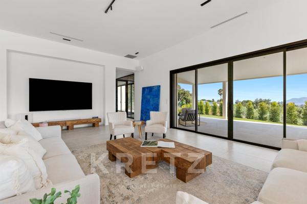 Propriété contemporaine domaine privé MOUGINS vue mer