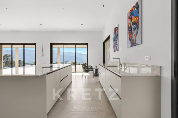 Propriété contemporaine domaine privé MOUGINS vue mer