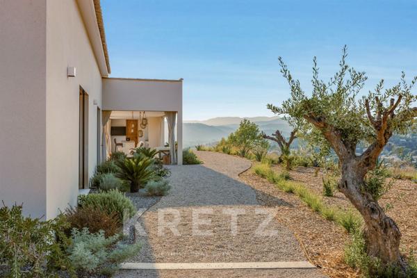 Propriété contemporaine domaine privé MOUGINS vue mer