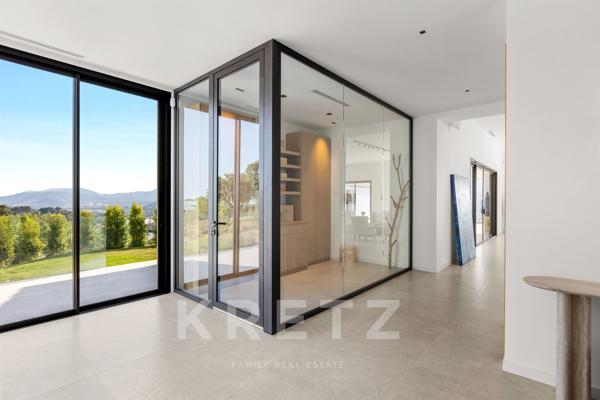 Propriété contemporaine domaine privé MOUGINS vue mer
