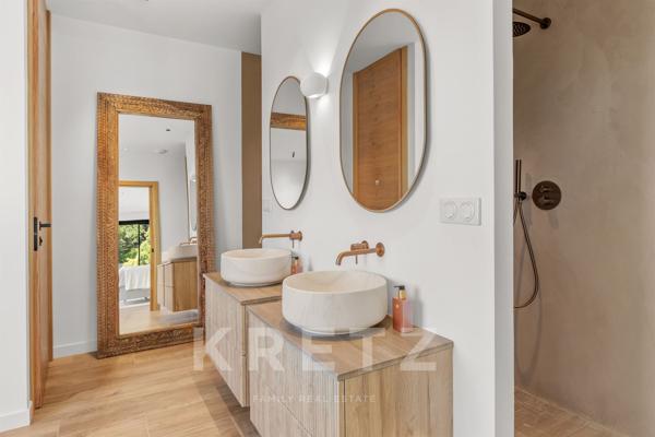 Propriété contemporaine domaine privé MOUGINS vue mer