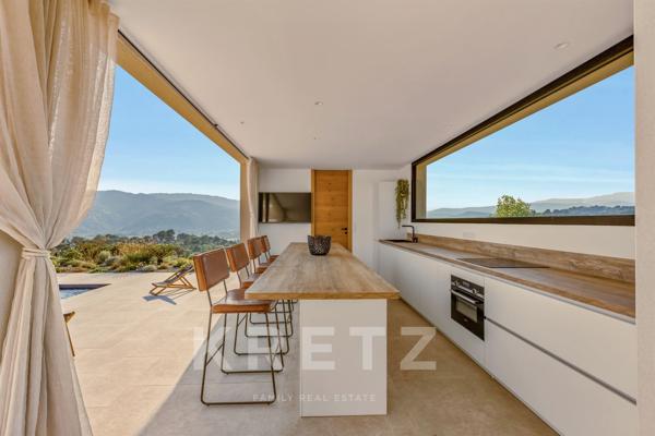 Propriété contemporaine domaine privé MOUGINS vue mer