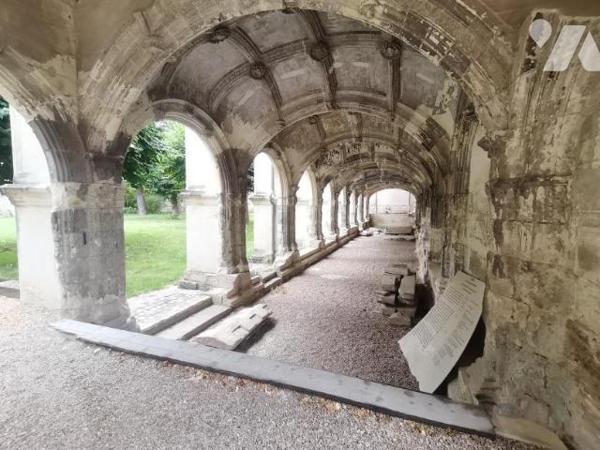 Cloître Saint-Martin - Adresse d'exception
Appartement de caractère situé dans un lieu unique ...