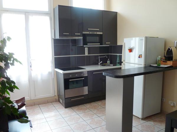 CHARMANT T3 DANS IMMEUBLE PIERRE