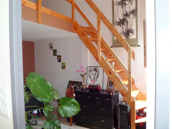 CHARMANT T3 DANS IMMEUBLE PIERRE