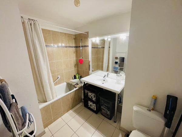 Appartement T2 en dernier étage avec grande terrasse – Marseille 13014