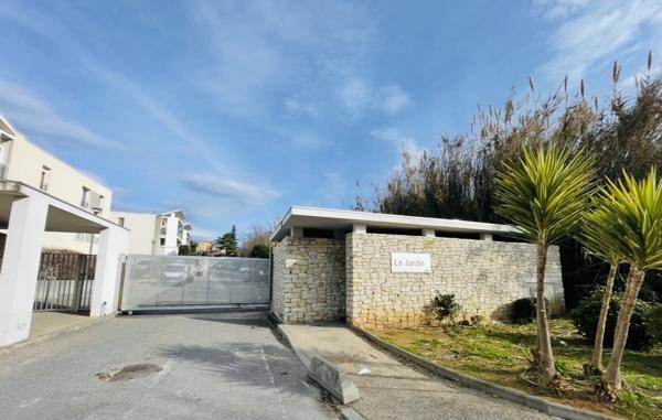 Appartement T2 en dernier étage avec grande terrasse – Marseille 13014