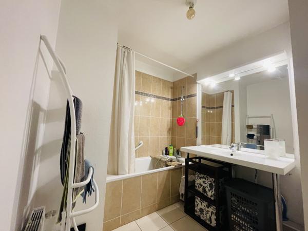 Appartement T2 en dernier étage avec grande terrasse – Marseille 13014