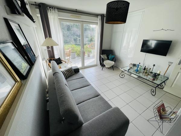 Appartement T2 en dernier étage avec grande terrasse – Marseille 13014