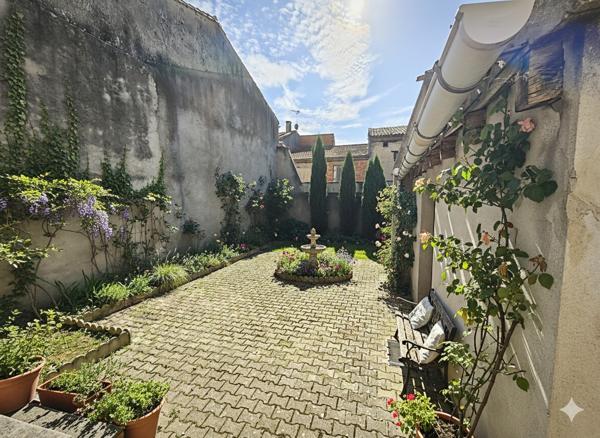 Maison de village avec du potentiel garage, dépendance et jardin  Villepinte (11150)