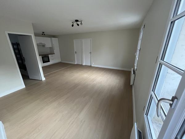 POITIERS CENTRE BEAU TYPE 3 DE 57 M2 RENOVE A NEUF