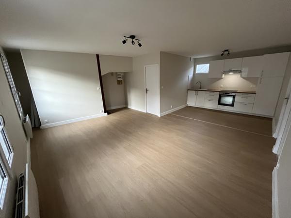 POITIERS CENTRE BEAU TYPE 3 DE 57 M2 RENOVE A NEUF