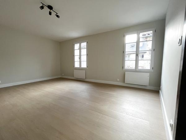 POITIERS CENTRE BEAU TYPE 3 DE 57 M2 RENOVE A NEUF