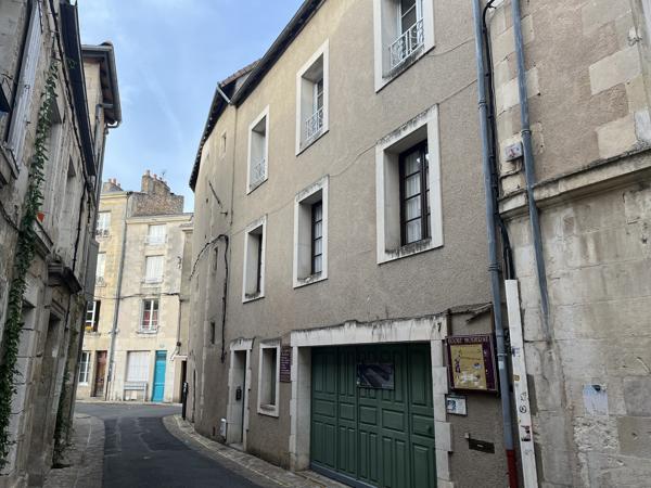 POITIERS CENTRE BEAU TYPE 3 DE 57 M2 RENOVE A NEUF