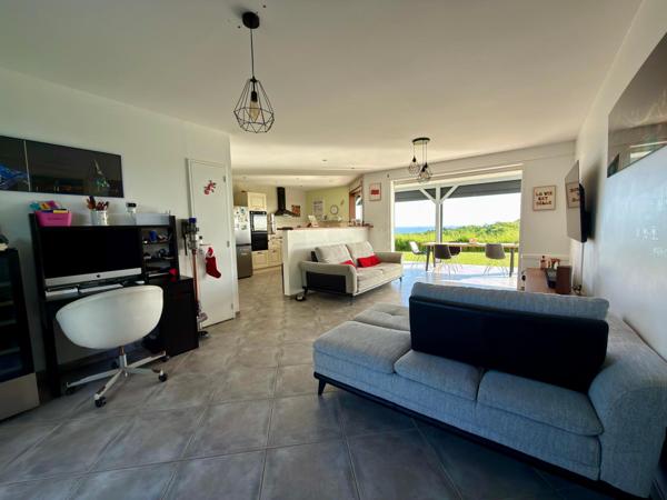 Maison, piscine, 3 chambres, vue mer, excellent état