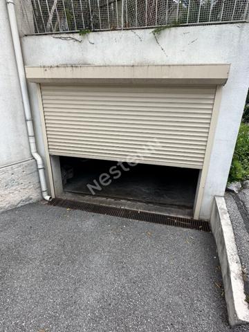 Grand garage fermé Mont-Boron, Corniche André de Joly.