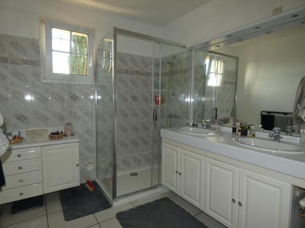 Villa R+1 d'environ 145 m² sur terrain 1190 m²