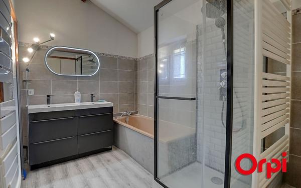 Maison à vendre    7 pièces •  Bourgoin-Jallieu