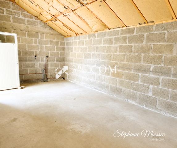 Maison
                                                                                                                                                                                                                                                                                                                        5 pièce(s)                                                                                                                                                                                                          4 chambre(s)                                                                                                                                                                                                          107  m²
