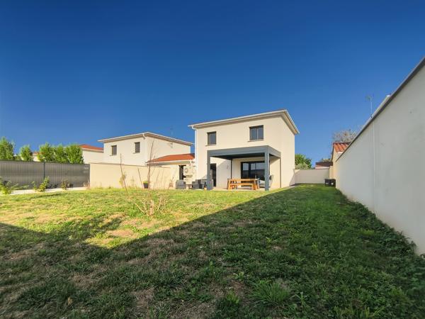 Très belle villa de type T4 climatisée avec terrain et garage